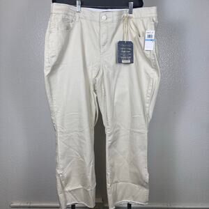 Democracy | Plus Size Women Pants in White size 20W